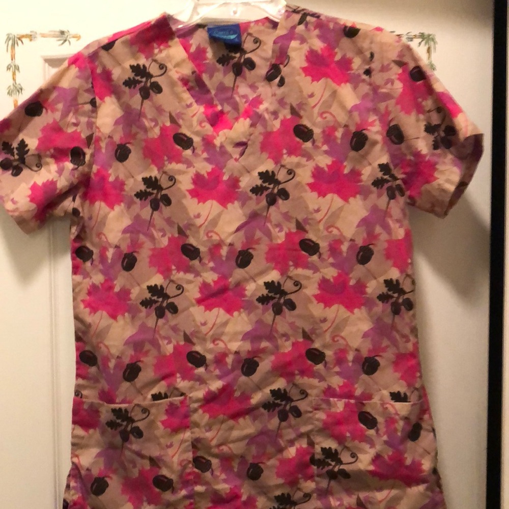 Gently worn scrubs top size S
